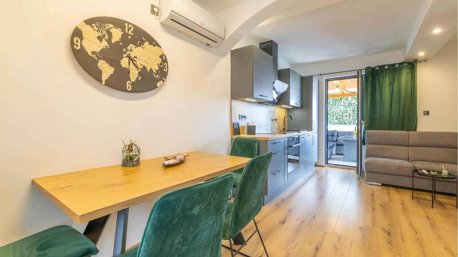 2 Bedroom Lovely Apartment In Lopar