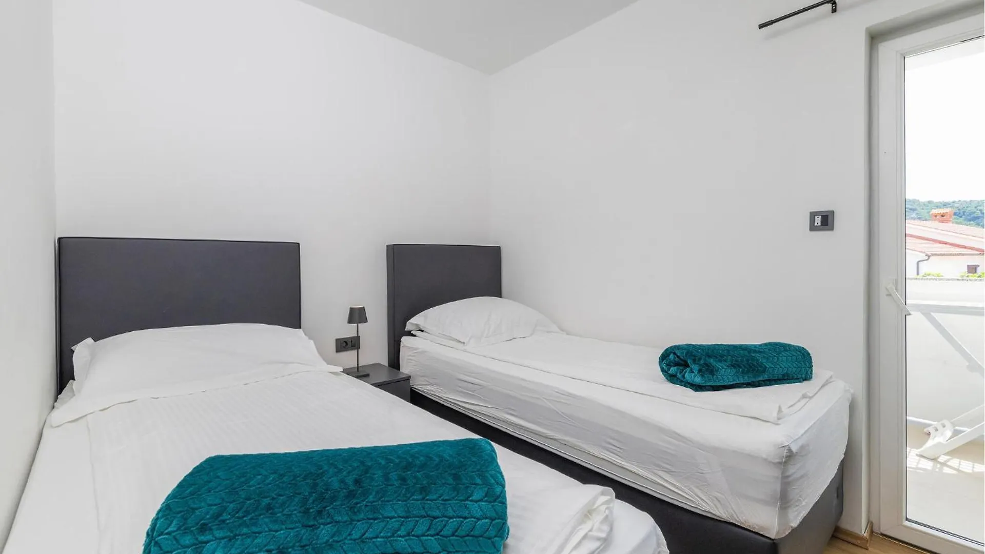 2 Bedroom Lovely Apartment In Lopar
