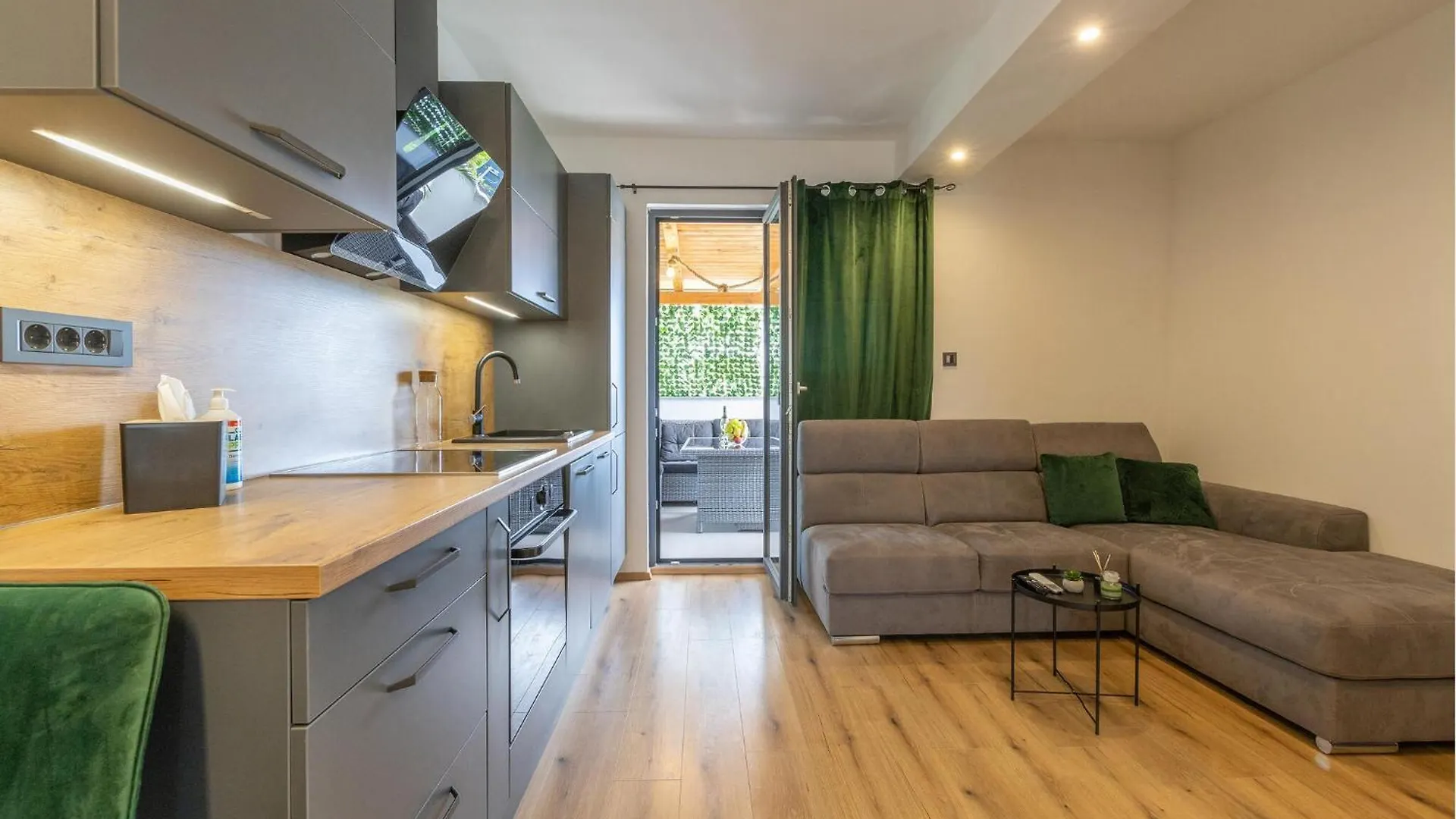 2 Bedroom Lovely Apartment In Lopar