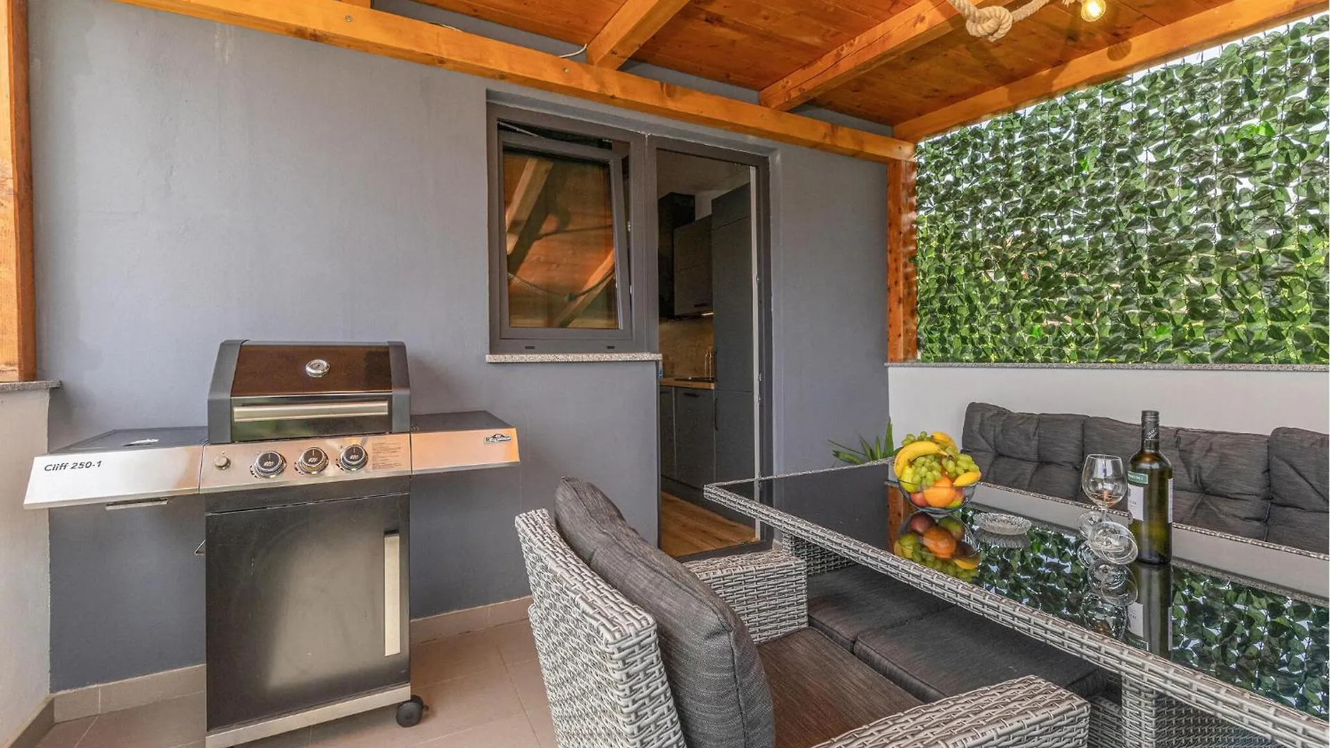 2 Bedroom Lovely Apartment In Lopar