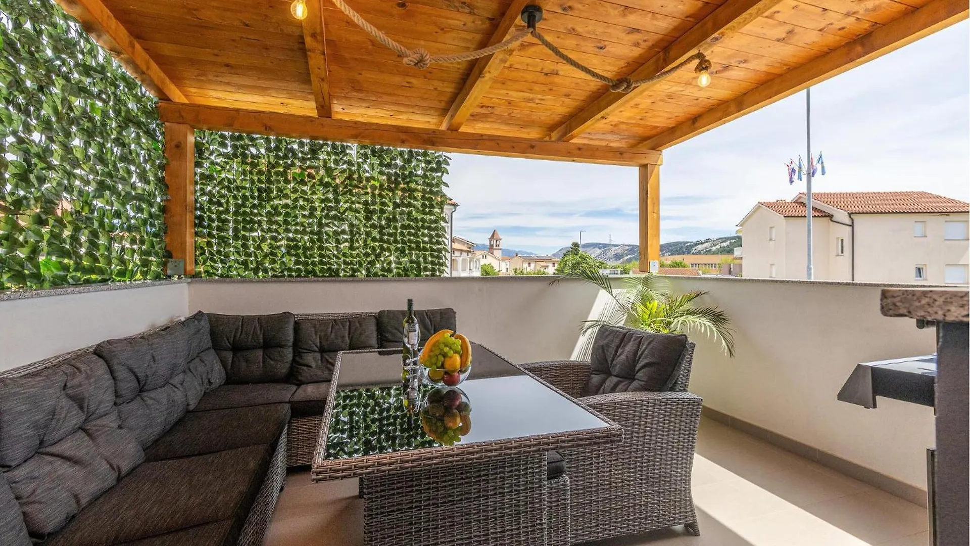 2 Bedroom Lovely Apartment In Lopar